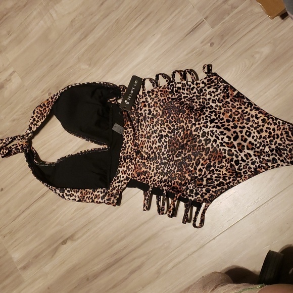 Tempt Me Swimsuit (M) - Picture 8 of 10